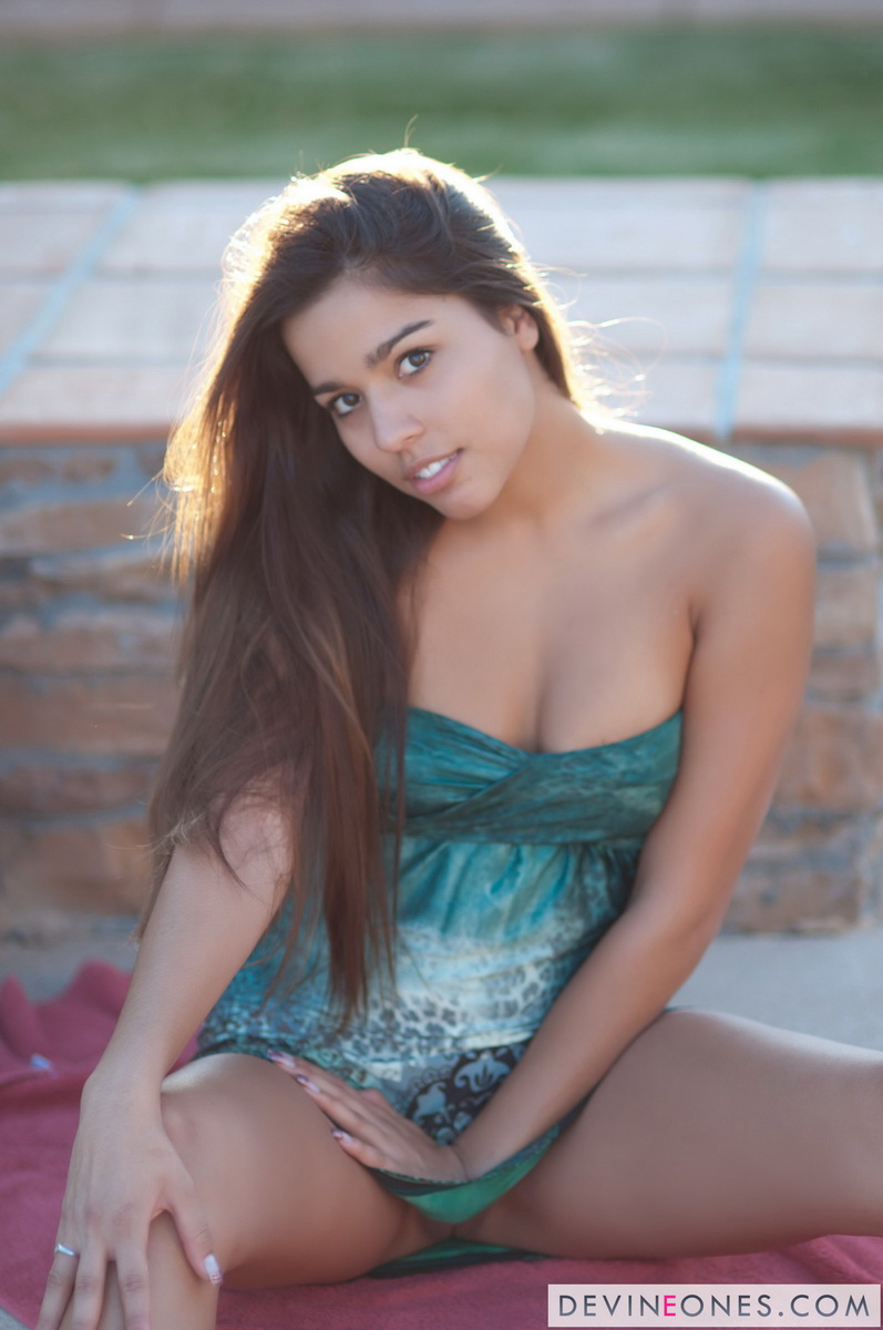 devineones-alexandria-warmsun-003