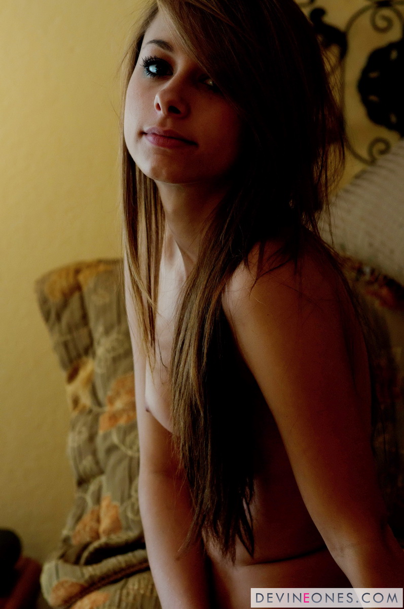 devineones-rileyjensen-funwithtoys-001