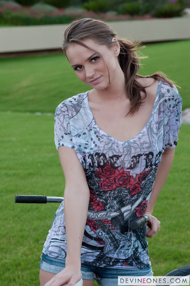 devineones-toriblack-lovingtotease-003